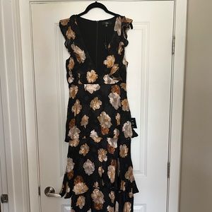 NWT! LuLu’s size M black tiered midi dress